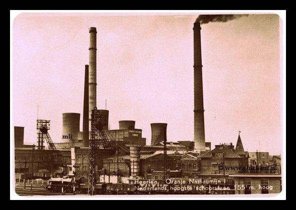 Fotokaart O.N 1 met Nederlands hoogste schoorsteen de lange Jan 155 mtr hoog.© www.gluckauf.nl
