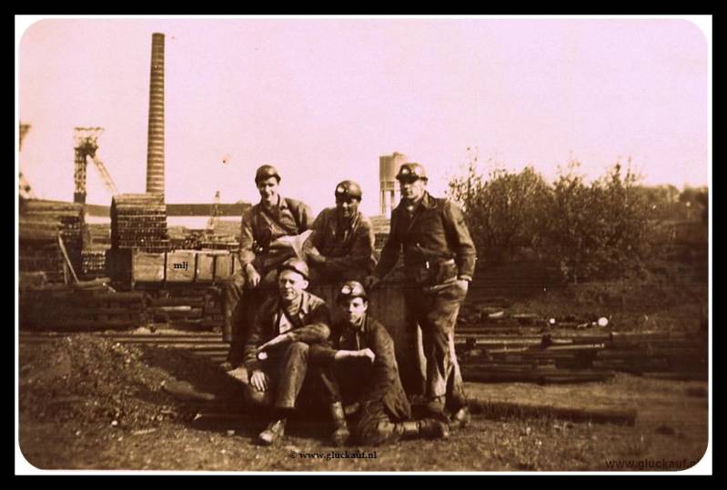 ON 2, Helpers bij opmeten, vlnr J.Eestermans, J. Gulpers, Jac Aandekerk, B. Dieben en J. Vogelaar.© www.gluckauf.nl