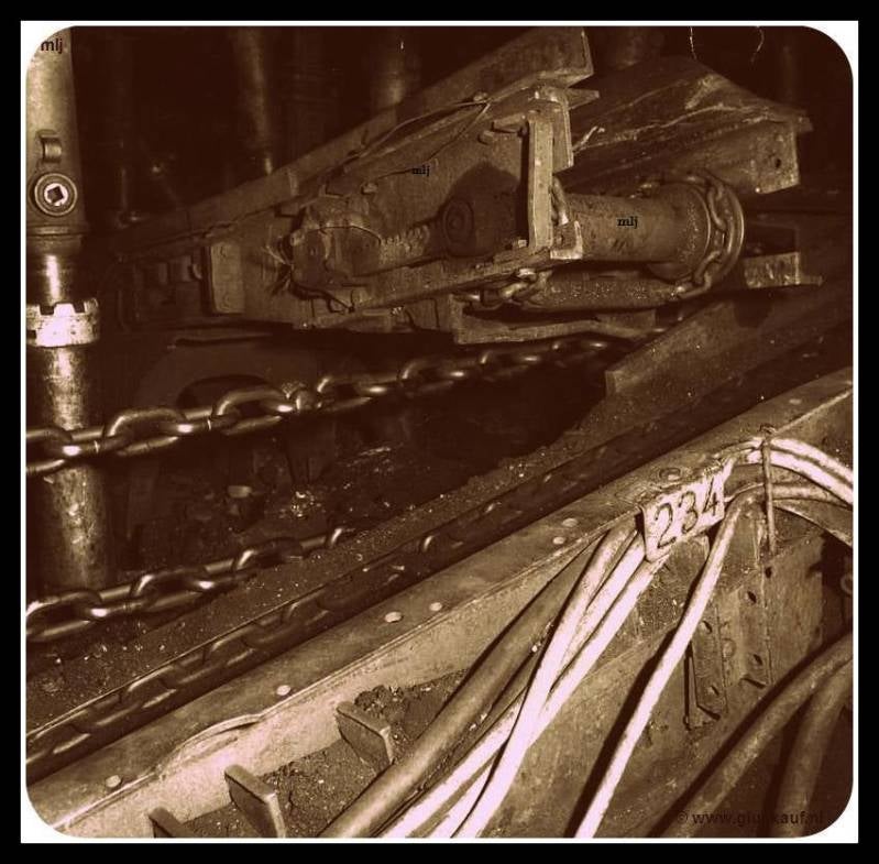 Omkeerstation van een kettingtransporteur van de machinekamer in een mechanische pijler in de Oranje Nassau mijn I. © Doverman/gluckauf.