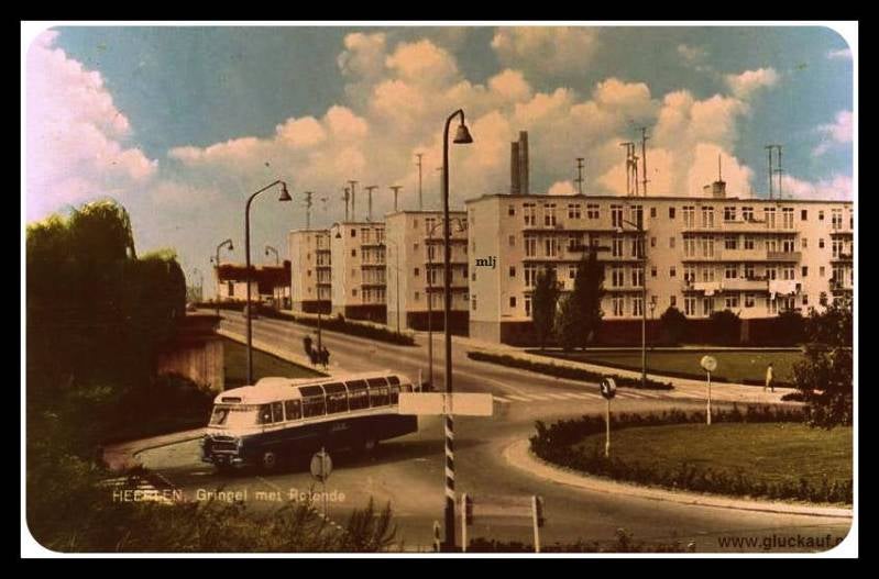 Foto kaart uit de jaren zestig. Op de achtergrond de Lange Jan en de Lange Lies, van de ON 1 mijn.© Grand bazar./www.gluckauf.nl