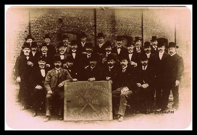 Medewerkers van de Oranje Nassau Mijn 2 op 16 oktober 1902. © www.gluckauf.nl