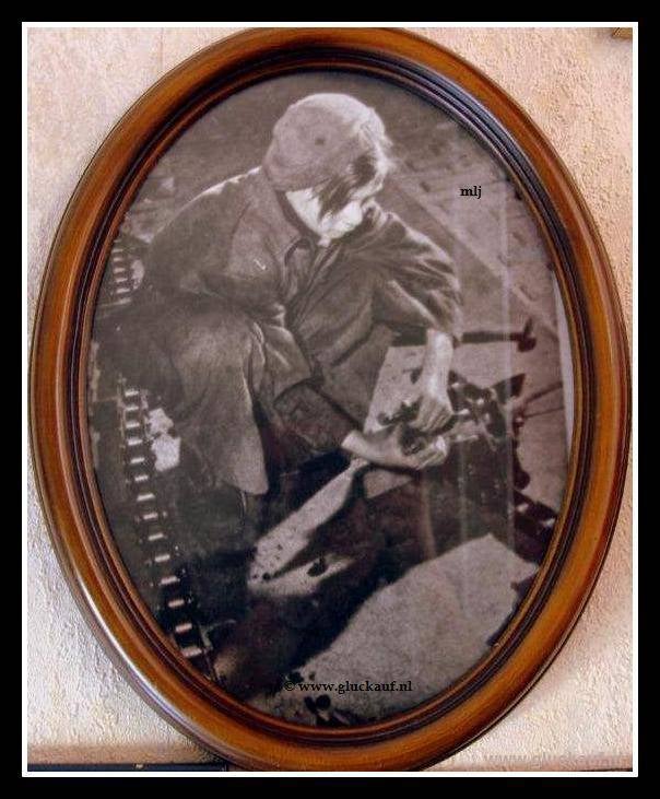 Persoonlijke foto van de Heer Doveren van zijn broer op 15 jarige leeftijd werkzaam op de OVS van de Mijn Julia.© www.gluckauf.nl