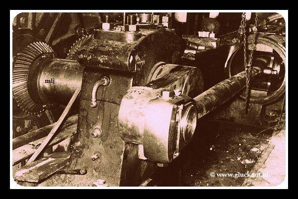 NIEUW! Revisie stoom ophaalmachine van een schacht van de O.N.2 mijn 1951.© Visser/www.gluckauf.nl