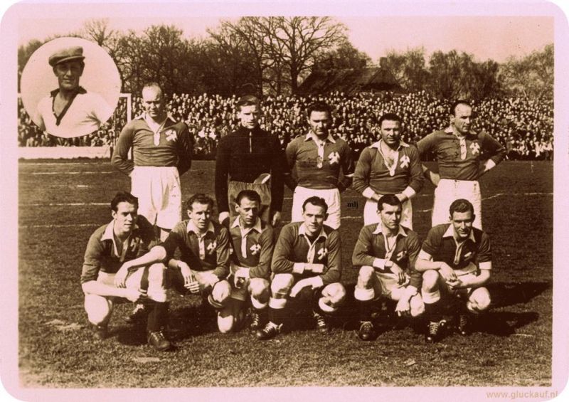 Het kampioen elftal van S.V. Limburgia uit 1949-1950.  © www.gluckauf.nl