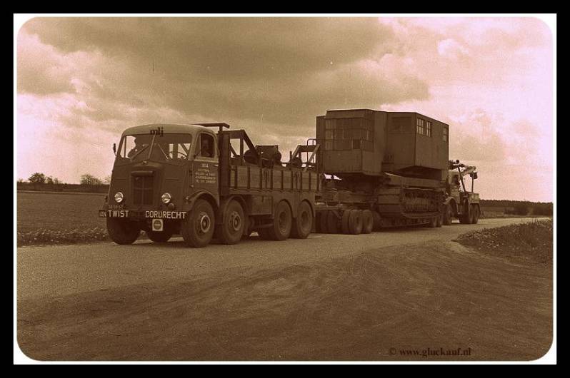 Aanvoer zwaar materiaal Stm.Beatrix.© www.gluckauf.nl