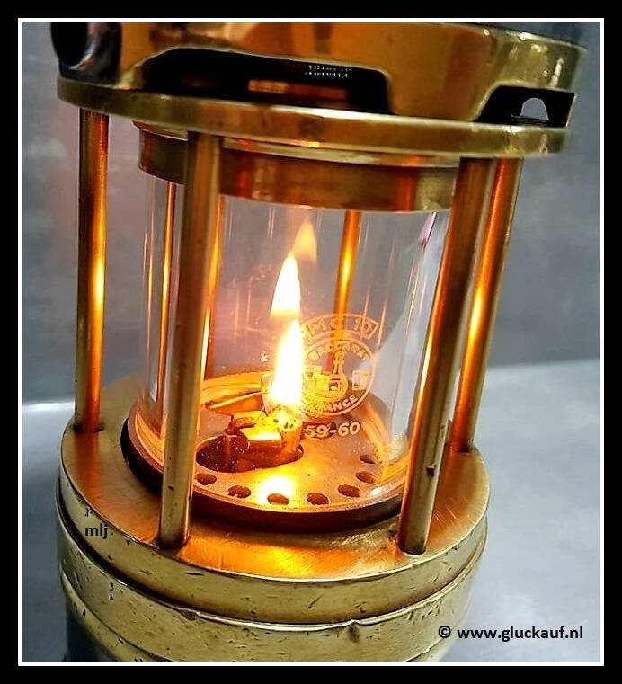 benzinelamptypemsaarlandbouwjaar1945frankrijkmerkarras_7.jpg