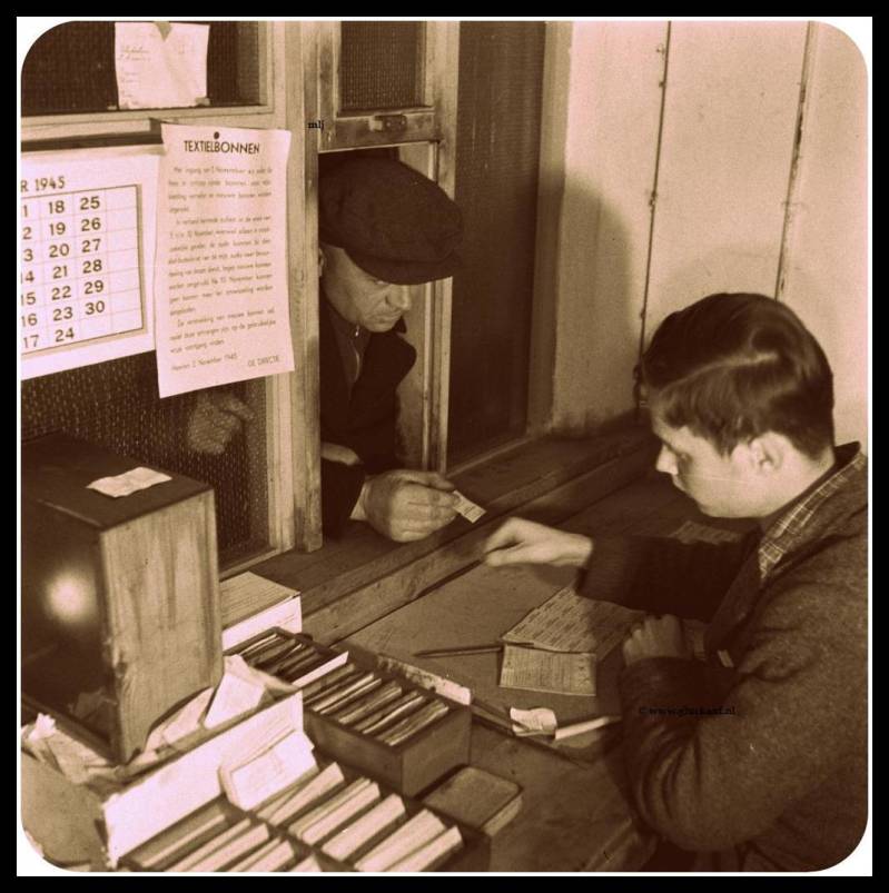 Inlevering kledingbonen uit 1945 Staatsmijn Emma. © www.gluckauf.nl