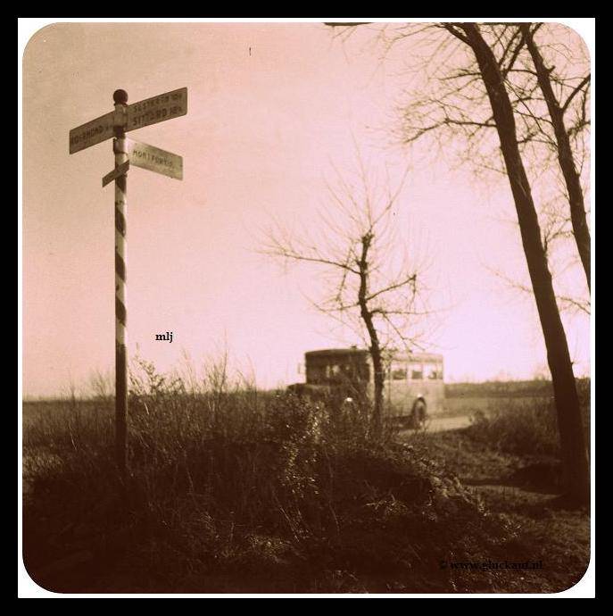 Busvervoer naar Stm. Emma 1 nov.1945. Tijdens de oorlog en daarna heeft de Staatsmijnen met LTM samen gewerkt ivm busvervoer. © www.gluckauf.nl