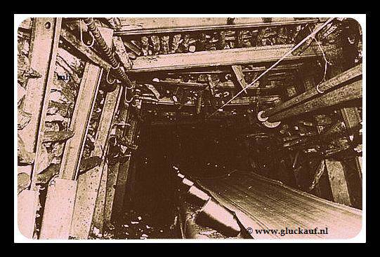 1955 kolen transportper pijlerband. © www.gluckauf.nl