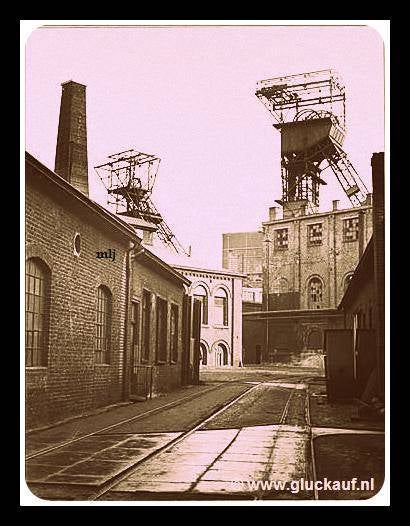 Schacht Willem 1 en Willem 2 van de Dominiale Mijn , uit 1957. © Vromen./www.gluckauf.nl