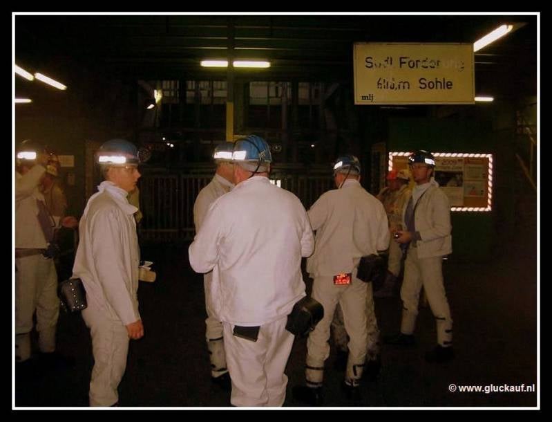 Hier een foto bij de schacht, voordat we gingen afdalen. © www.gluckauf.nl
