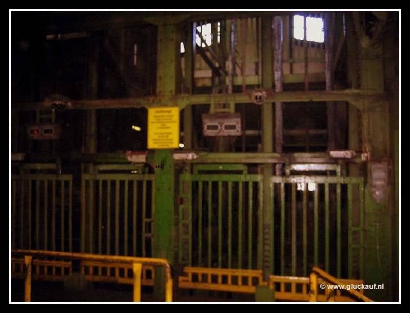 Hierop zie je aan de linker en rechterkant de kooien. © www.gluckauf.nl