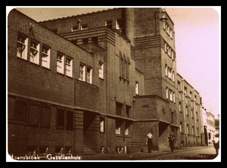 Ansichtkaart van het Gezellenhuis in Hoensbroek. © Gebr. Simons./www.gluckauf.nl