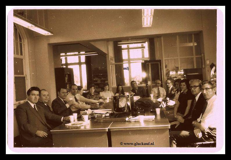 Kantoorpersoneel van de Stm. Emma. © www.gluckauf.nl