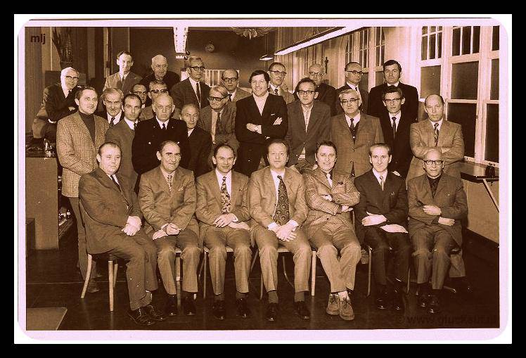 Groepsfoto van het kantoor personeel van de voormalige Stm. Emma.© www.gluckauf.nl