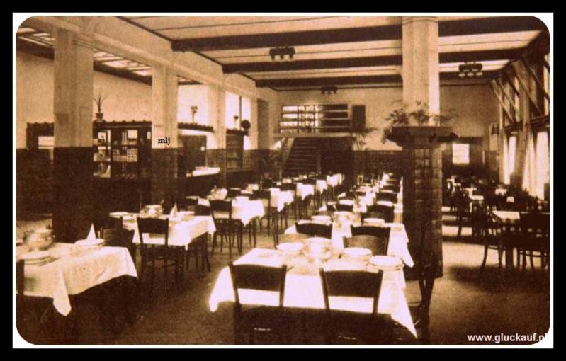 R.K. Gezellenhuis, eetzaal.© Gebr. Cohnen./www.gluckauf.nl