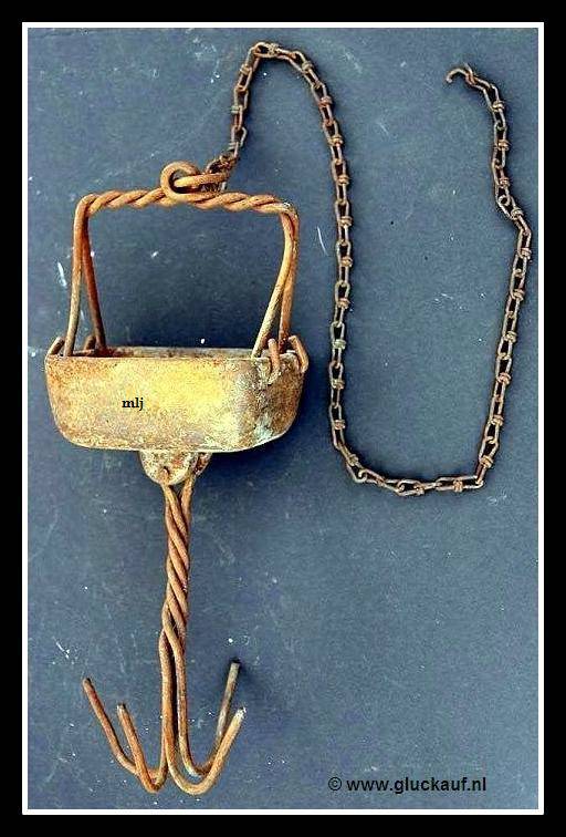 Kledinghaak, een oude uitvoering. Gebruikt in de Limburgse Mijnbouw.© www.gluckauf.nl