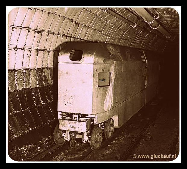 PERSONEN WAGEN IN STEENGANG ONDERGRONDS 1946. Stm.Maurits.© Stm./www.gluckauf.nl