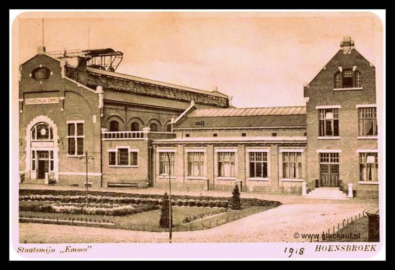 Foto kaart uit 1918, de hoofdingang van de Stm. Emma.© H. te Poel./www.gluckauf.nl