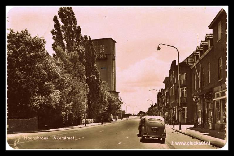 Foto kaart uit 1960, Stm. Emma. Je ziet de schachttoren vanaf de Akerstraat.© Gebr. Simons./www.gluckauf.nl