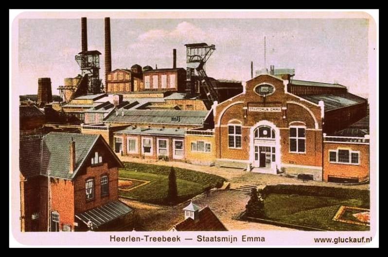 Kleuren kaart, uit 1925. Hoofdingang van de Stm. Emma.© H.W.K./www.gluckauf.nl