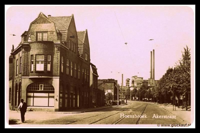 De Stm. Emma gezien van de Akerstraat, uit 1949.© gebr.Simons./www.gluckauf.nl