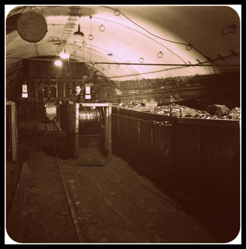 Liftkooi ondergronds voor wagons 1945 Staatsmijn Emma.© www.gluckauf.nl