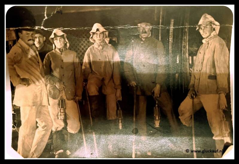 Links-boven-op-de-tweede-rij-p-b-lendemeijer-1910-Stm.Emma