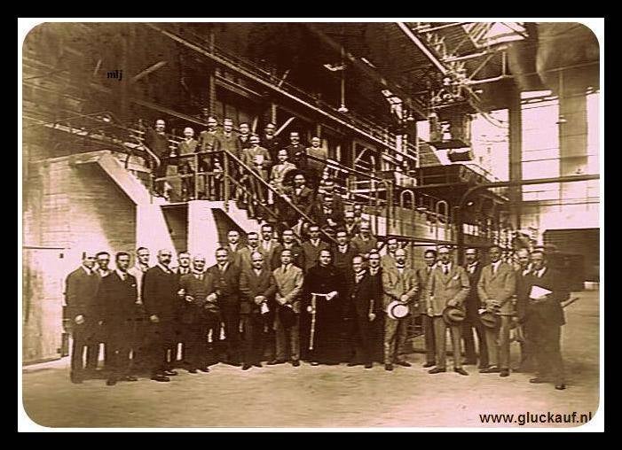 Groepsfoto uit 1926, Limburgse R.K. werkgeversvereniging. © www.gluckauf.nl