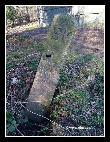  Paal (Staatsmijn ) bij voormalige mijnspoor tussen Stm. Maurits en Schacht 4. © www.gluckauf.nl