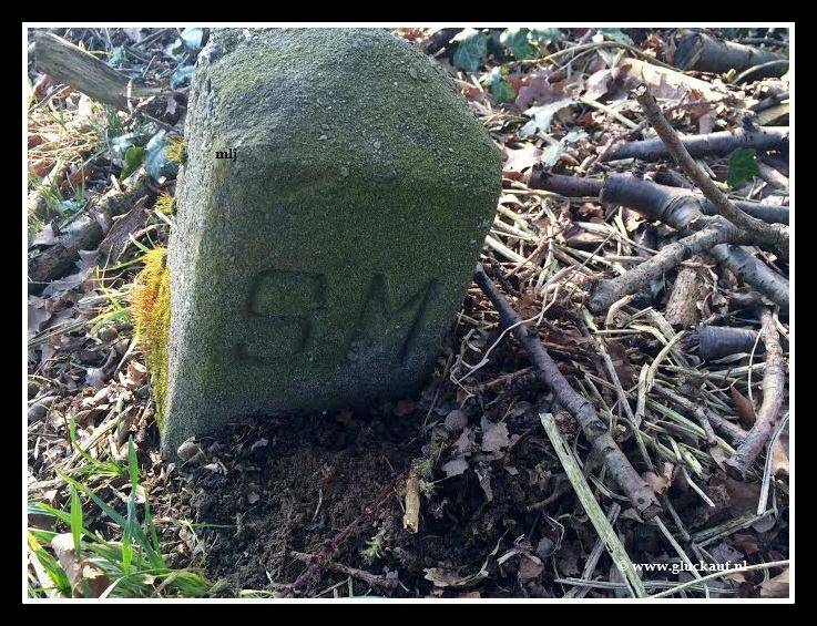  Paal (Staatsmijn ) bij voormalige mijnspoor tussen Stm. Maurits en Schacht 4. © www.gluckauf.nl