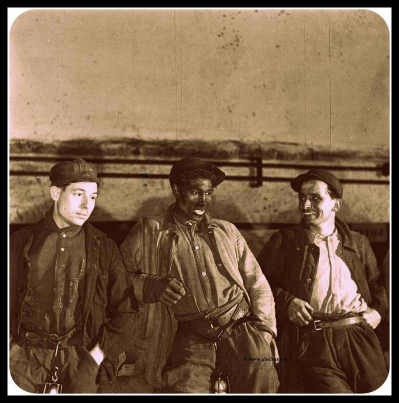 Mijnwerkers wachten ondergronds om naar boven te kunnen gaan in 1945 Staatsmijn Emma. © www.gluckauf.nl