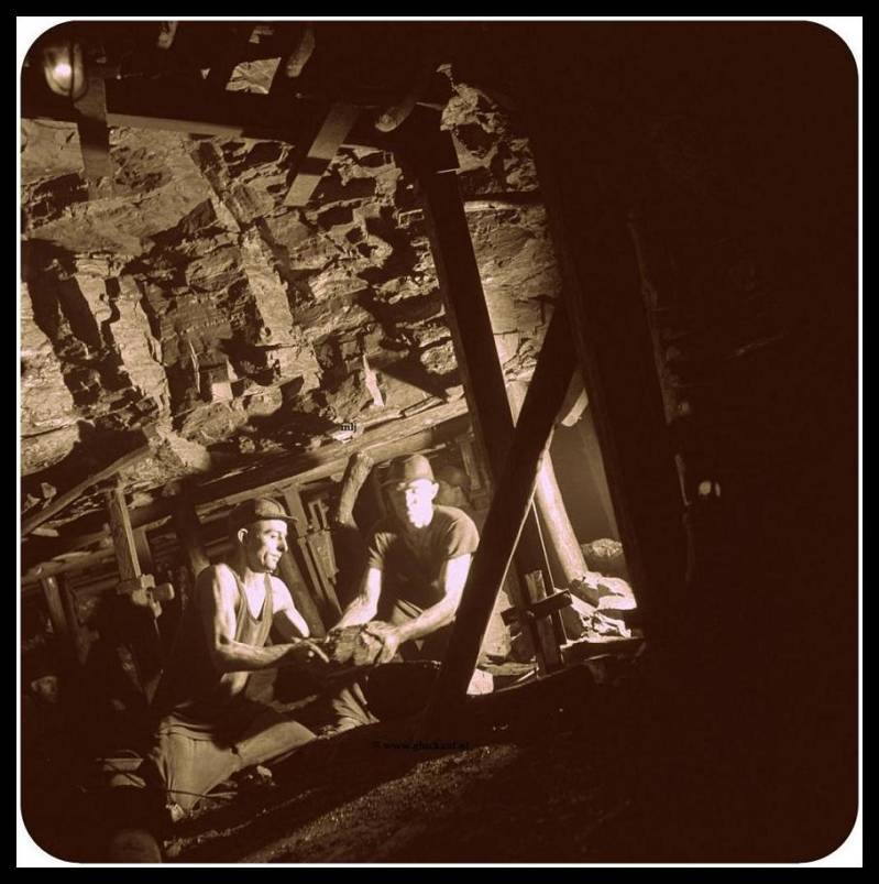 Mijnwerkers aan het werk in 1945 Staatsmijn Emma. © www.gluckauf.nl