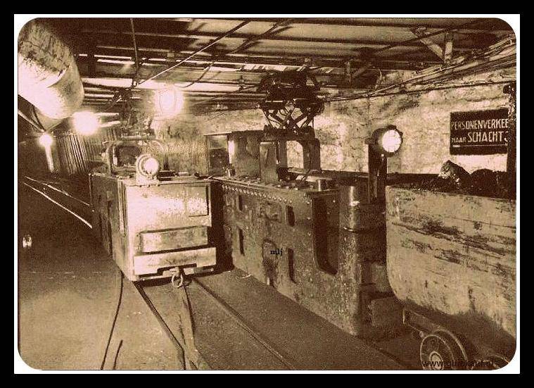 Deze foto is van een oud locomotiefmachinist van de O.N.1, Jo Schoenmakers. Elektrische treinen op de 250 verdieping. © J. Schoenmakers/gluckauf.