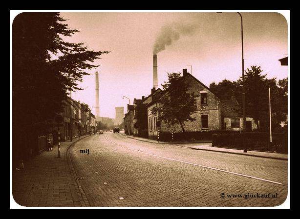 Foto uit 1958 sittarderweg. Met de lange Lies en de Lange Jan.© www.gluckauf.nl