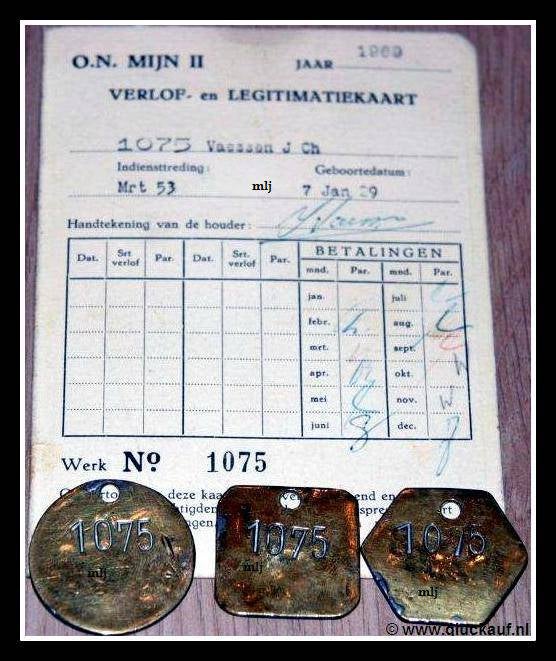 Setje penningen van de Mijn Oranje Nassau Mijn 2 met de nummers 1075. Met bijhorende verlof &amp; legitimatiekaart.© K / www.gluckauf.nl 