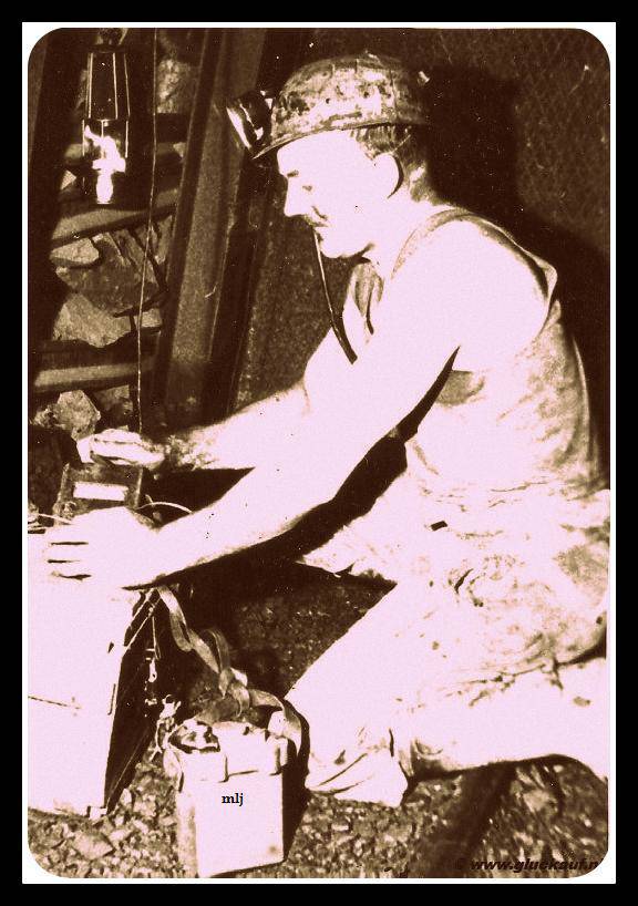 Foto van de Heer Antoon Gerritsen uit de jaren 50.Ttoen hij werkzaam was als schiethouw​er op de ON 4 te Heksenberg​, Heerlen.© Familie Gerritsen./www.gluckauf.nl