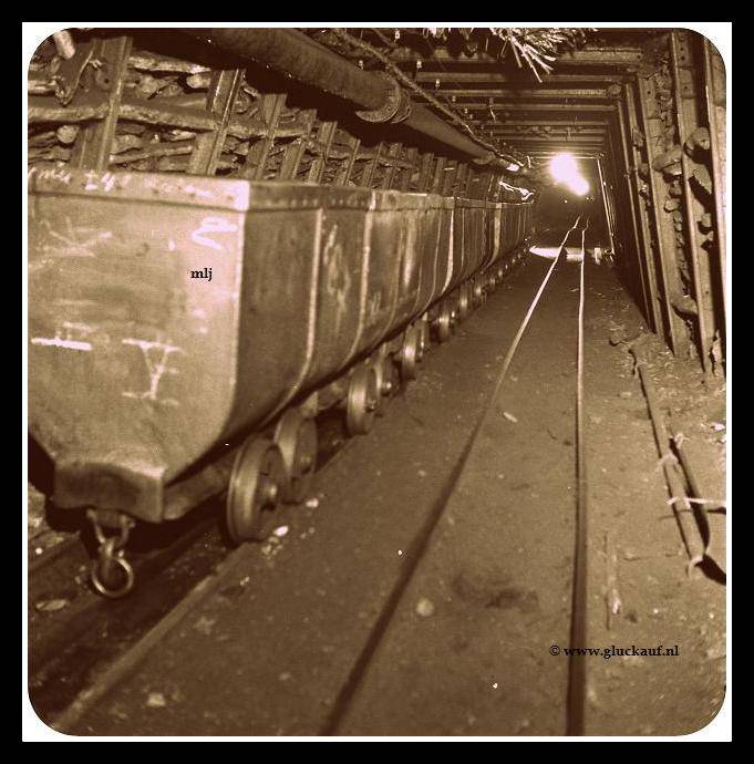 ondergonds mijnwagons Stm.Emma 1945.© www.gluckauf.nl
