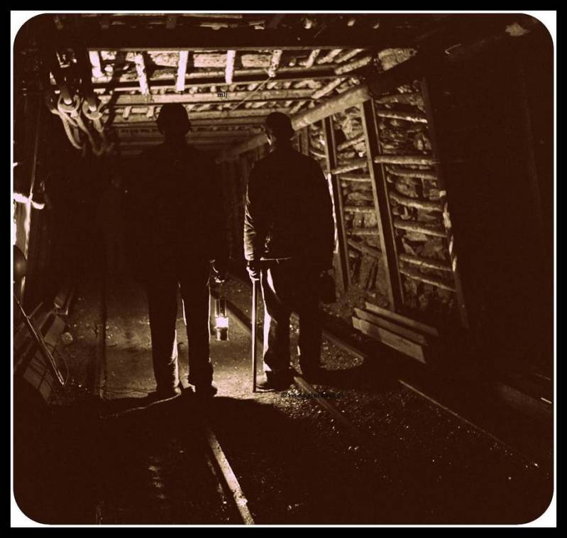 Opzichters in een Mijngang in 1945 Staatsmijn Emma. © www.gluckauf.nl