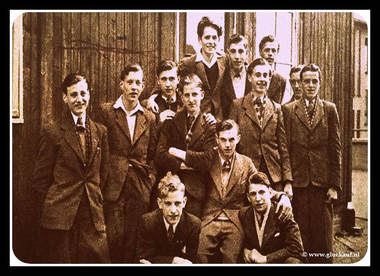 O.V.S.-ers van de Staatsmijn Emma in 1946.© Clas/www.gluckauf.nl