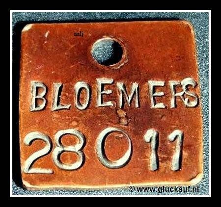 De Heer Wiel Bloemers was opzichter op de Staatsmijn Emma. Dit was zijn eigen penning met op de voorkant zijn naam en persoonsnummer en op de achterkant zijn badnummer. © Wiel Bloemers./www.gluckauf.nl