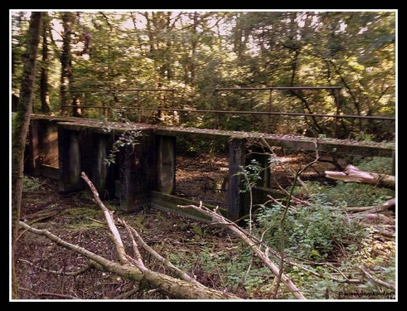 De loopbrug en de stuw bij de voormalige Schacht 4 in Schinnen. © www.gluckauf.nl