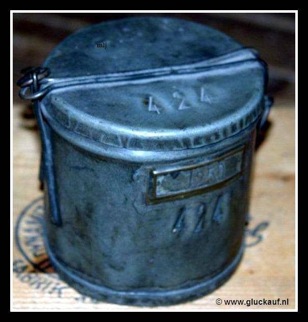 stofmaskerinmetalenblikgebruiktopdeON1mijn19501.jpg