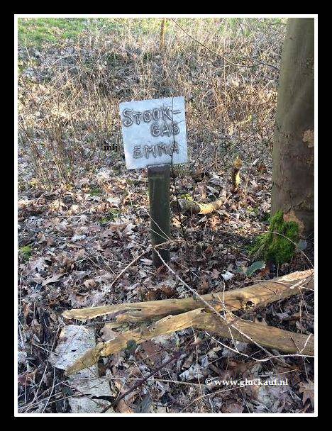 Paal ( stook gas Emma ). Op het mijnspoor tussen Geleen &amp; Schinnen. © www.gluckauf.nl