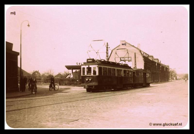 LTM tram, op de  Sittarderweg, vlak bij de Oranje Nassau Mijn 1. Deze lijn liep van Sittard naar Heerlen en werd veel gebruikt door de mijnwerkers. De foto is rond 1940.© www.gluckauf.nl