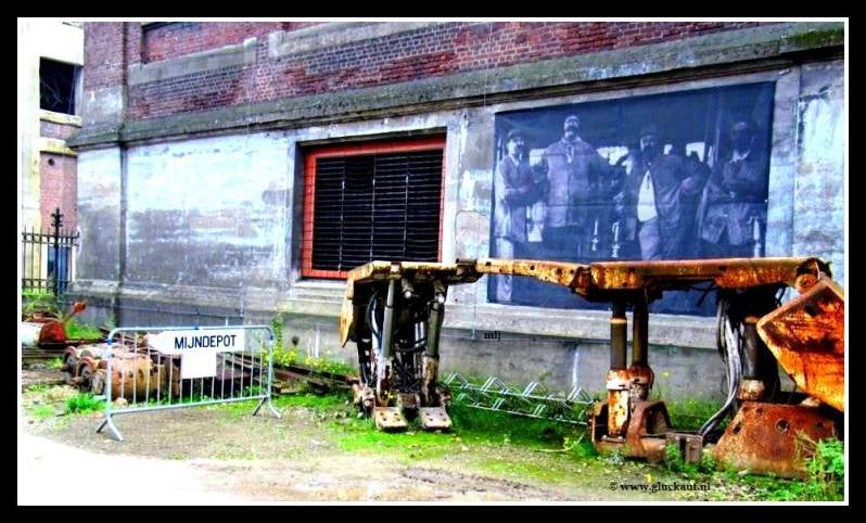 Voormalige Belgische Steenkolenmijn van Waterschei (depo) met op de voorgrond een ondergrondse wandelondersteuning. © www.gluckauf.nl