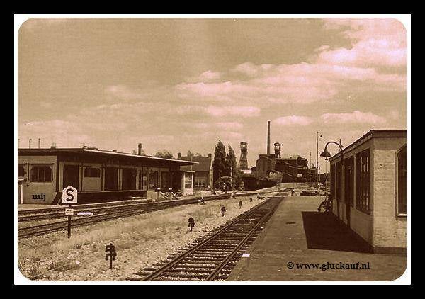 Mijn Willem-Sophia gezien van station Spekholzerheiden. © www.gluckauf.nl
