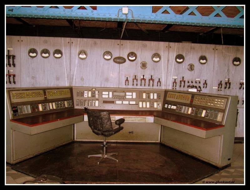 Foto is genomen in het voormalige elek.hal voor ondergrondse stroom van de Mijn Winterslag. © www.gluckauf.nl