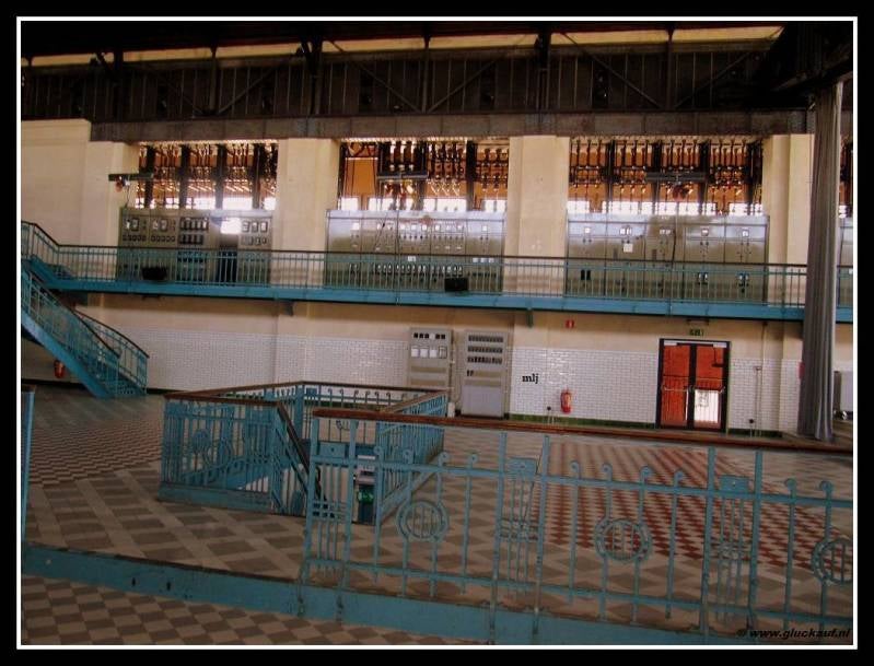 Foto is genomen in het voormalige elek.hal voor ondergrondse stroom van de Mijn Winterslag. © www.gluckauf.nl