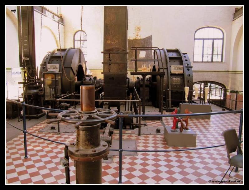 Foto is genomen in het voormalige Schacht machine gebouw lift, van de Mijn Winterslag. © www.gluckauf.nl